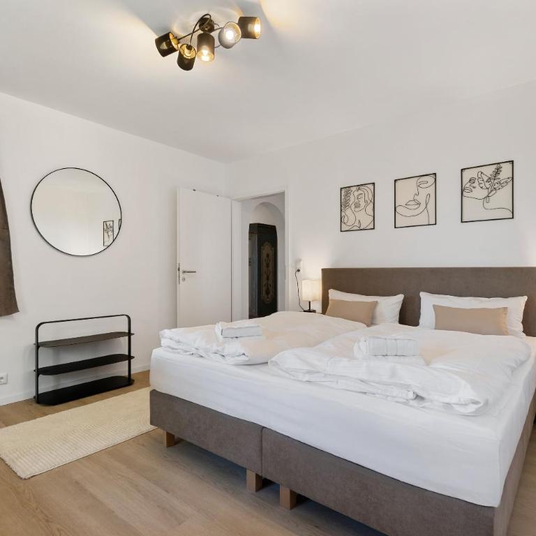 HOIMATglück - Großes Apartment mit 3 Schlafzimmern, überdachtem Balkon & separatem WC in ruhiger Lage - Apartment mit 3 Schlafzimmern - 3