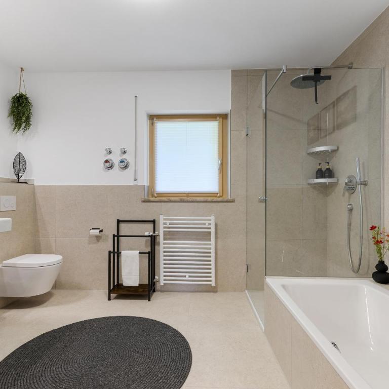 HOIMATglück - Großes Apartment mit 3 Schlafzimmern, überdachtem Balkon & separatem WC in ruhiger Lage - Apartment mit 3 Schlafzimmern - 13