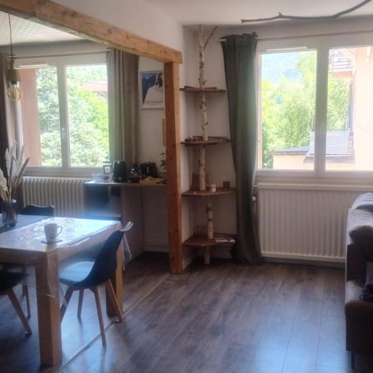 Spacious 3 bedrooms apartment - Three-Bedroom Apartment with Mountain View - 6