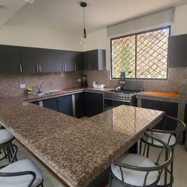 Gran Casa Con Piscina a 5 Minutos de la Playa - Apartment - 12