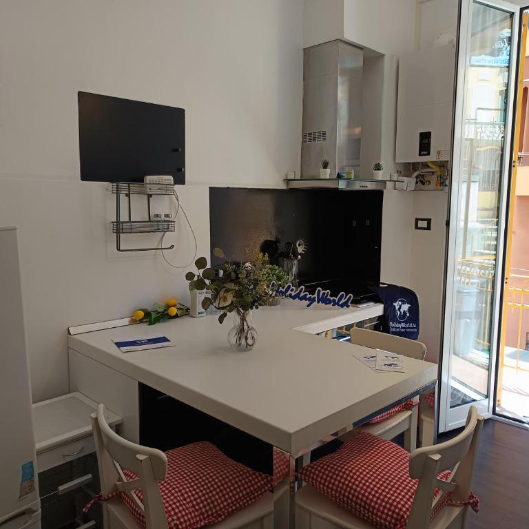 Cavallotti 7 by Holiday World - Appartamento con 2 Camere da Letto e Balcone - 5