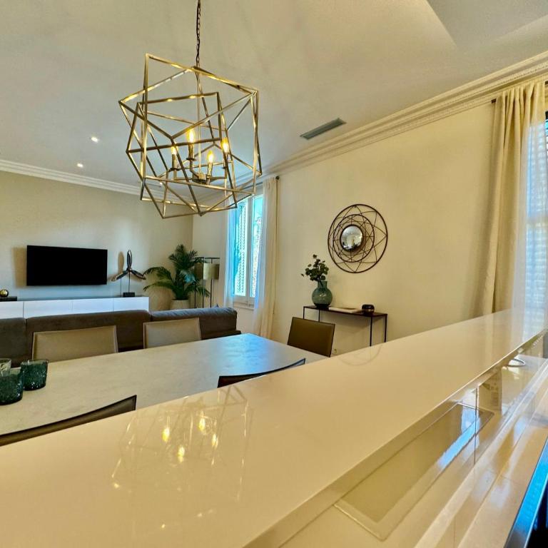 MODERN ELEGANCE by MyRentalHost - Three-Bedroom Apartment - 2