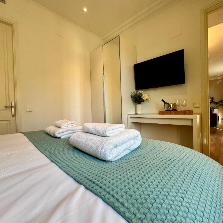 MODERN ELEGANCE by MyRentalHost - Three-Bedroom Apartment - 14