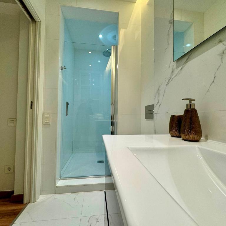 MODERN ELEGANCE by MyRentalHost - Three-Bedroom Apartment - 18