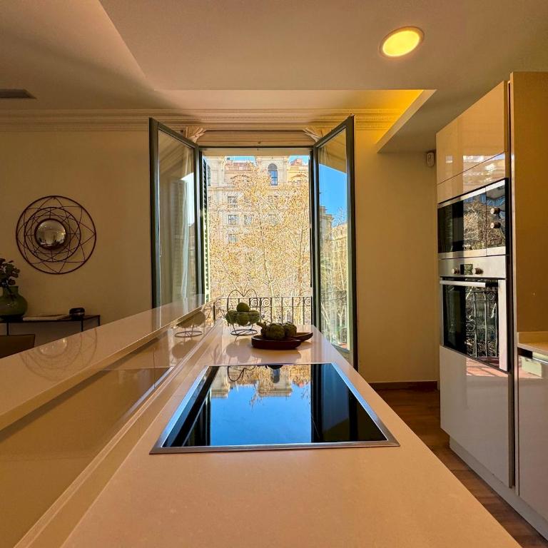 MODERN ELEGANCE by MyRentalHost - Three-Bedroom Apartment - 22