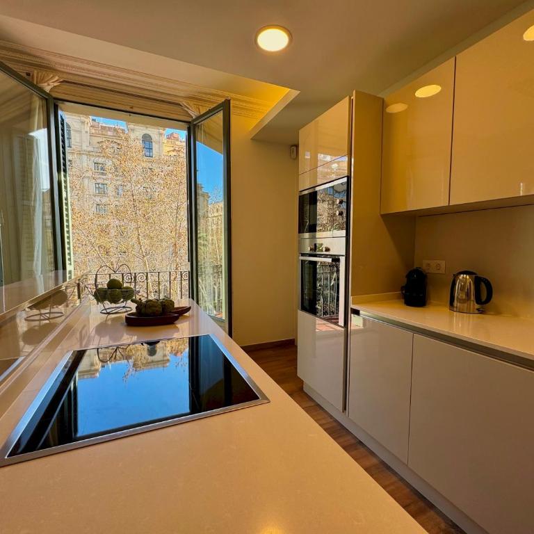 MODERN ELEGANCE by MyRentalHost - Three-Bedroom Apartment - 23