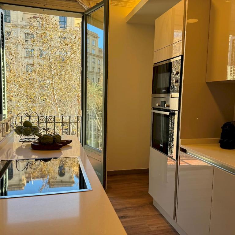 MODERN ELEGANCE by MyRentalHost - Three-Bedroom Apartment - 28