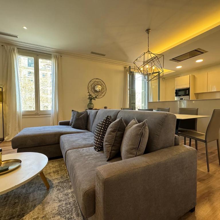 MODERN ELEGANCE by MyRentalHost - Three-Bedroom Apartment - 27