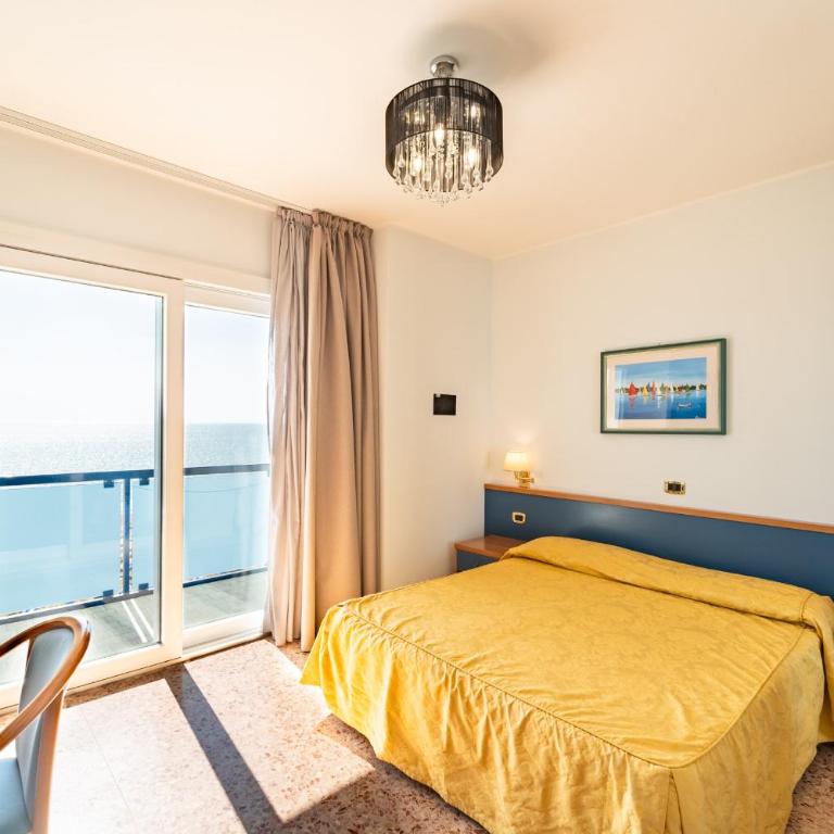 Hotel Souvenir - Camera Matrimoniale/Doppia con Letti Singoli con Balcone e Vista Mare Frontale - 1