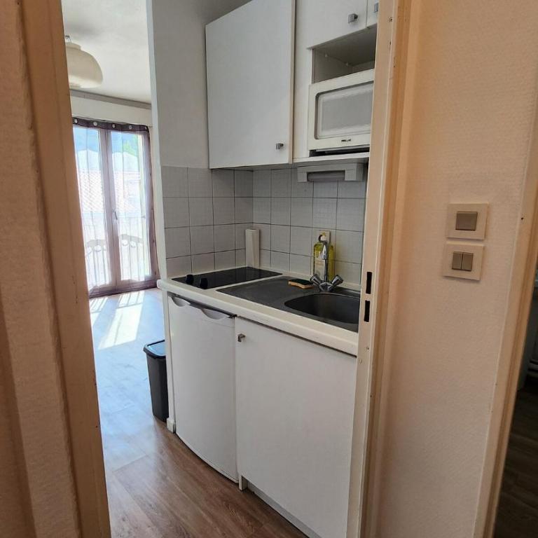 Studio lumineux, confortable et calme, Parking - Apartment mit 2 Schlafzimmern - 5