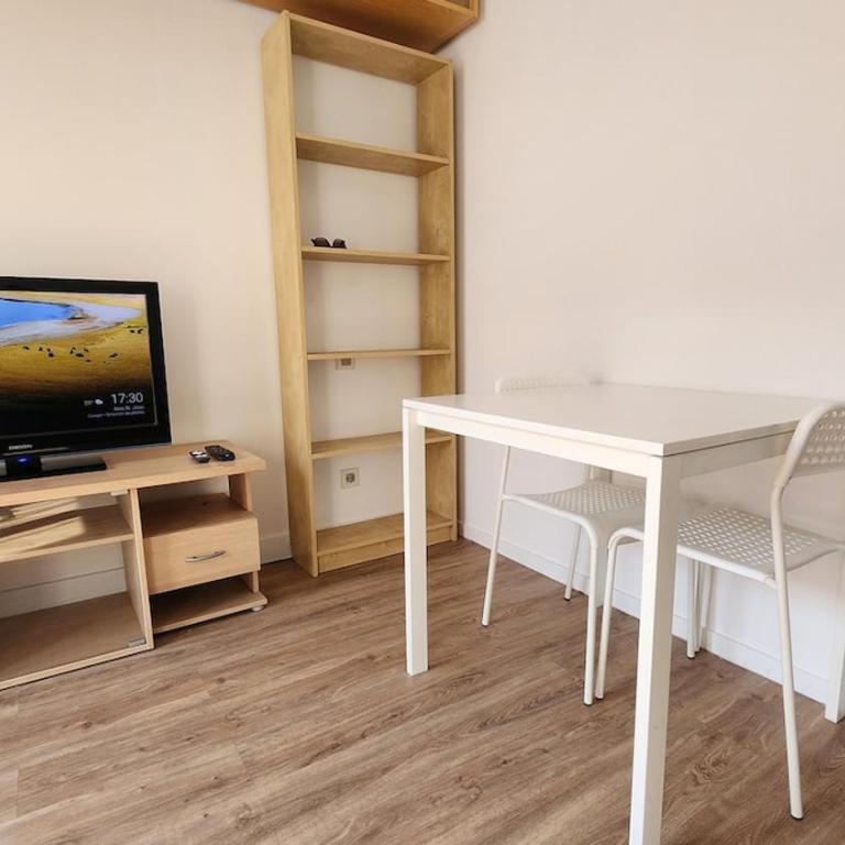 Studio lumineux, confortable et calme, Parking - Apartment mit 2 Schlafzimmern - 10