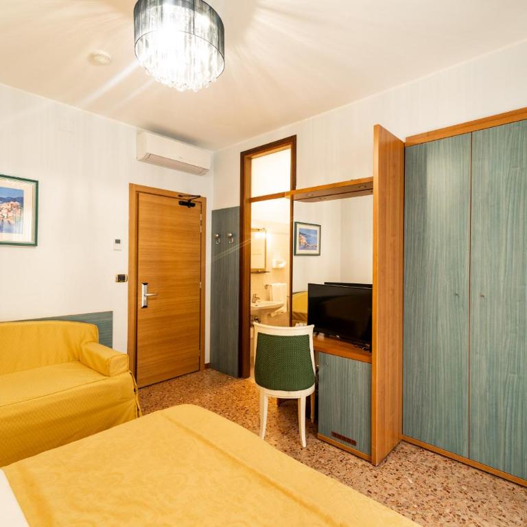 Hotel Souvenir - Camera Tripla con Balcone e Vista Mare Laterale - 2