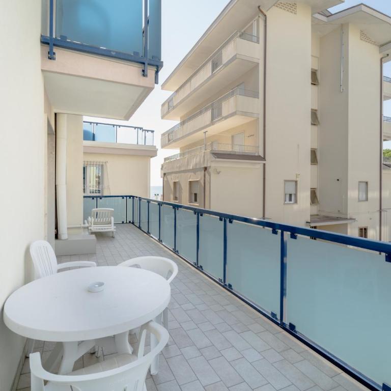 Hotel Souvenir - Camera Tripla con Balcone e Vista Mare Laterale - 3