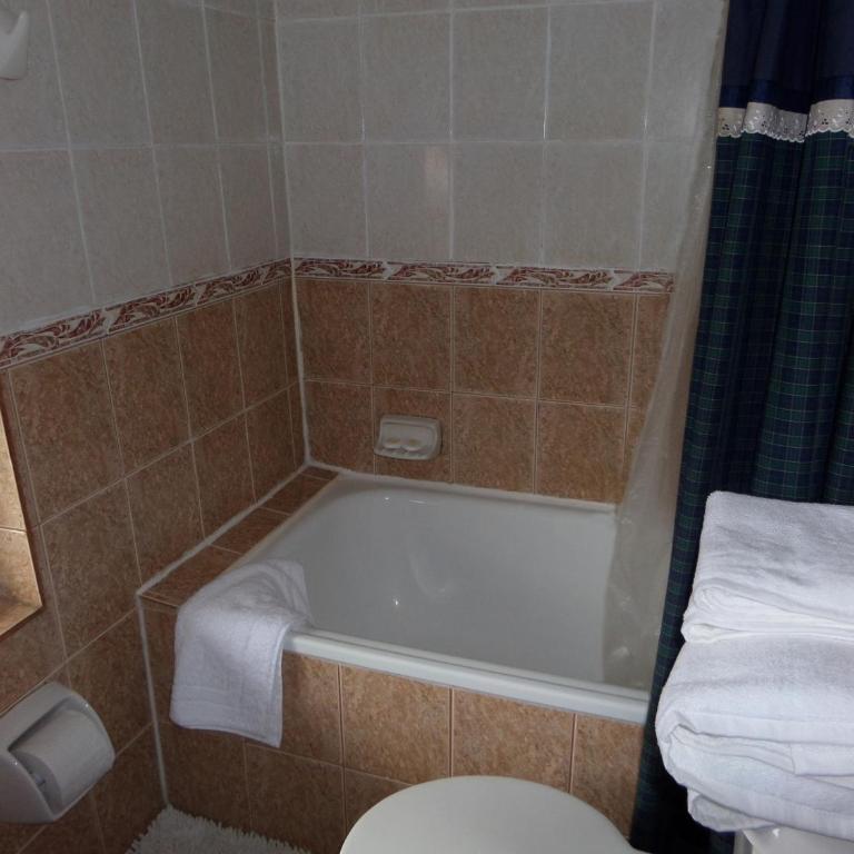 Hostal y Cabañas Villa Germana - Habitación Doble con baño privado - 4