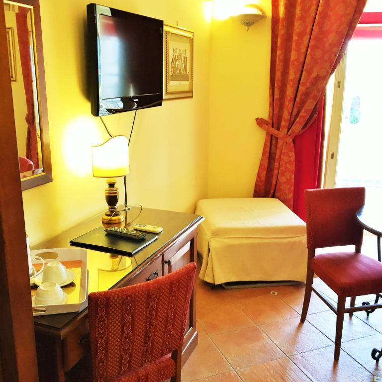 Hotel Mediterraneo - Camera Familiare con Balcone - 5