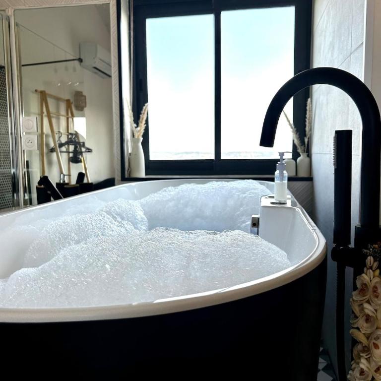 Cosy studio - Baignoire balnéo et Clim - Apartment mit 1 Schlafzimmer - 18