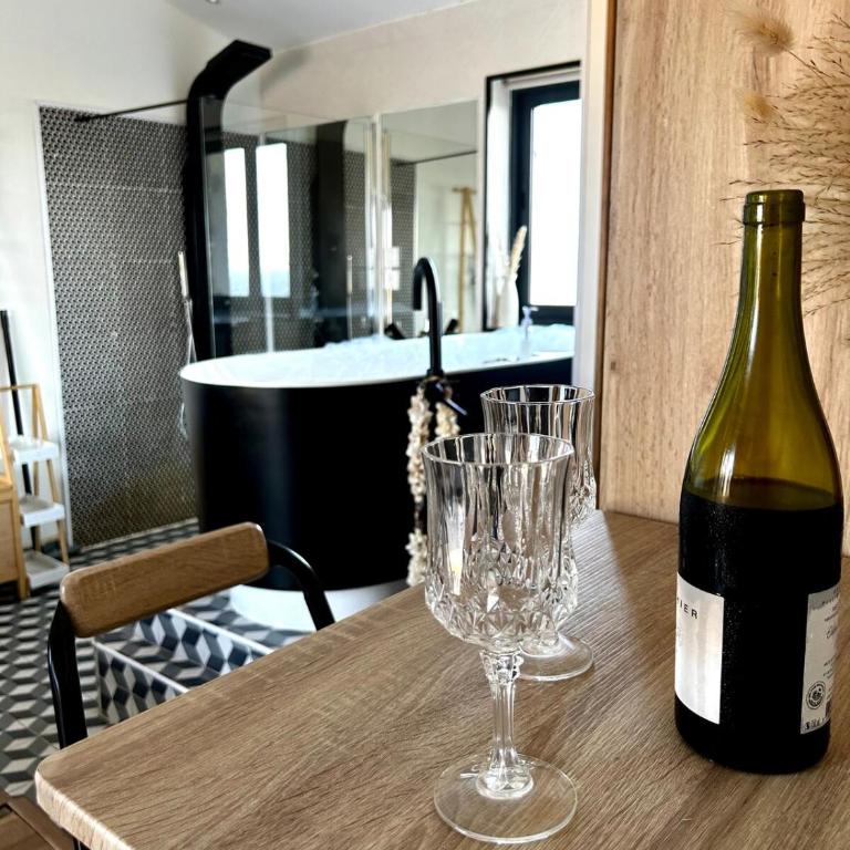 Cosy studio - Baignoire balnéo et Clim - Apartment mit 1 Schlafzimmer - 9
