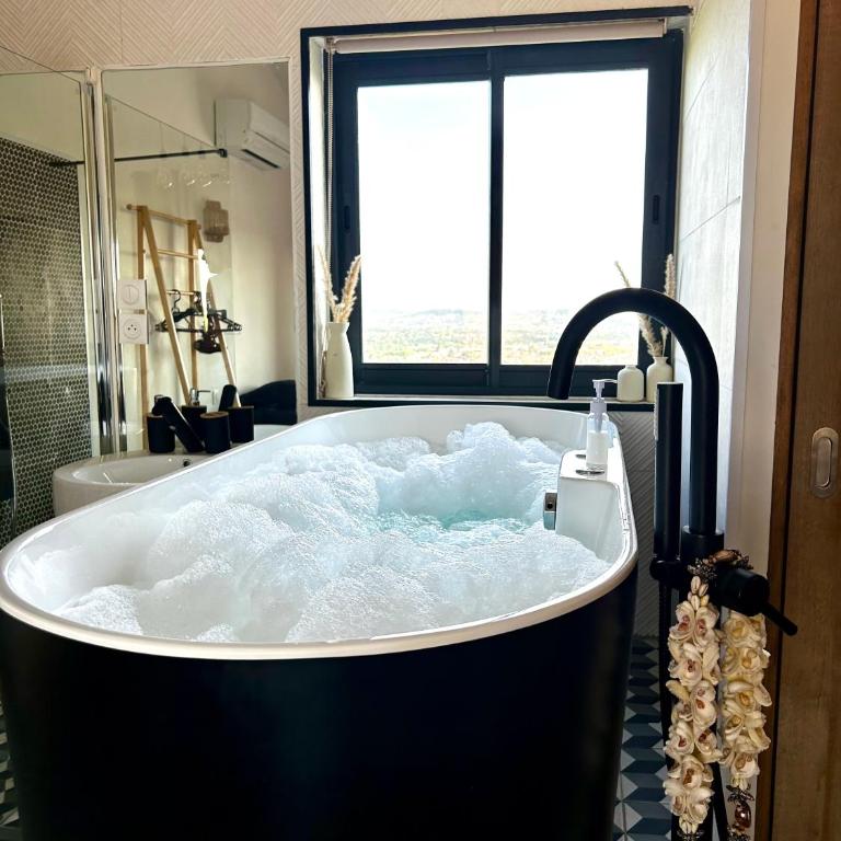 Cosy studio - Baignoire balnéo et Clim - Apartment mit 1 Schlafzimmer - 3