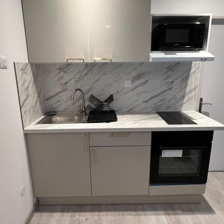 Résidence Coeur de Lourdes - Studio Apartment - 2