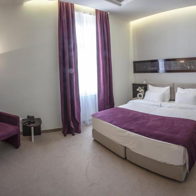 Theater Hotel Belgrade - Deluxe Double or Twin Room - 2