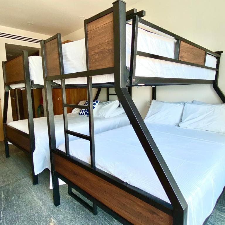 Rooftop pool- family apartment- ocean view -close - Three-Bedroom Apartment with Water View - 12