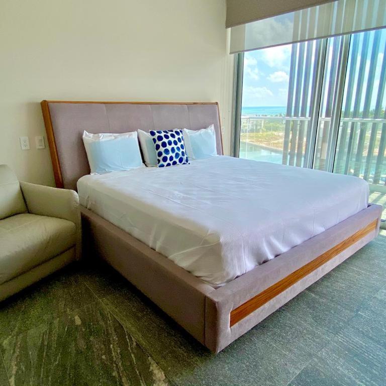 Rooftop pool- family apartment- ocean view -close - Three-Bedroom Apartment with Water View - 7