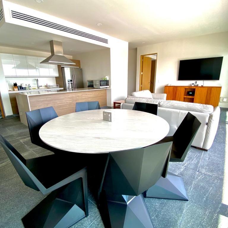 Rooftop pool- family apartment- ocean view -close - Three-Bedroom Apartment with Water View - 3