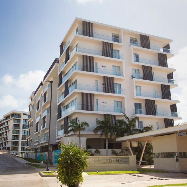 Rooftop pool- family apartment- ocean view -close - Three-Bedroom Apartment with Water View - 26