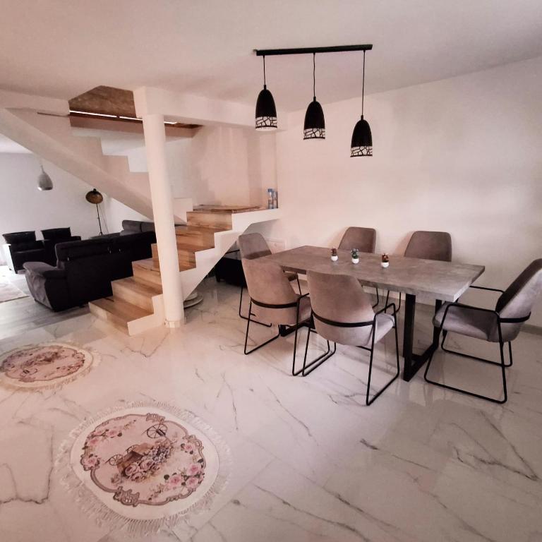 Peace Holiday Home - One-Bedroom House - 12