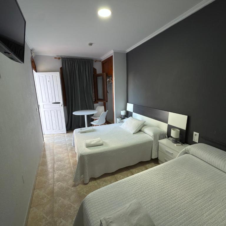 La Brisa de Tarik Rooms - Habitación Doble con cama supletoria - 7