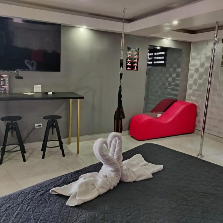 Lizvan Hotel-Motel - Deluxe Room - 2