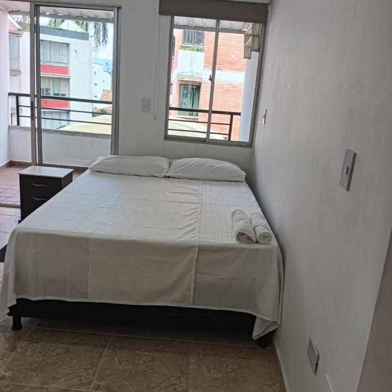 Apto cerca parque de los niños Hospital Universitario - One-Bedroom Apartment - 5
