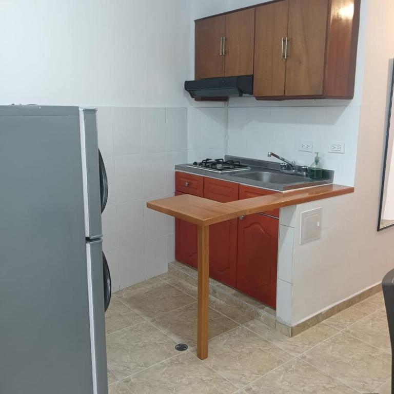 Apto cerca parque de los niños Hospital Universitario - One-Bedroom Apartment - 9