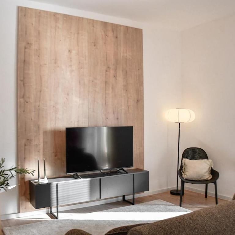Apartman StarMo - 5 min walk to Old Bridge - Two-Bedroom Apartment with Balcony - 6