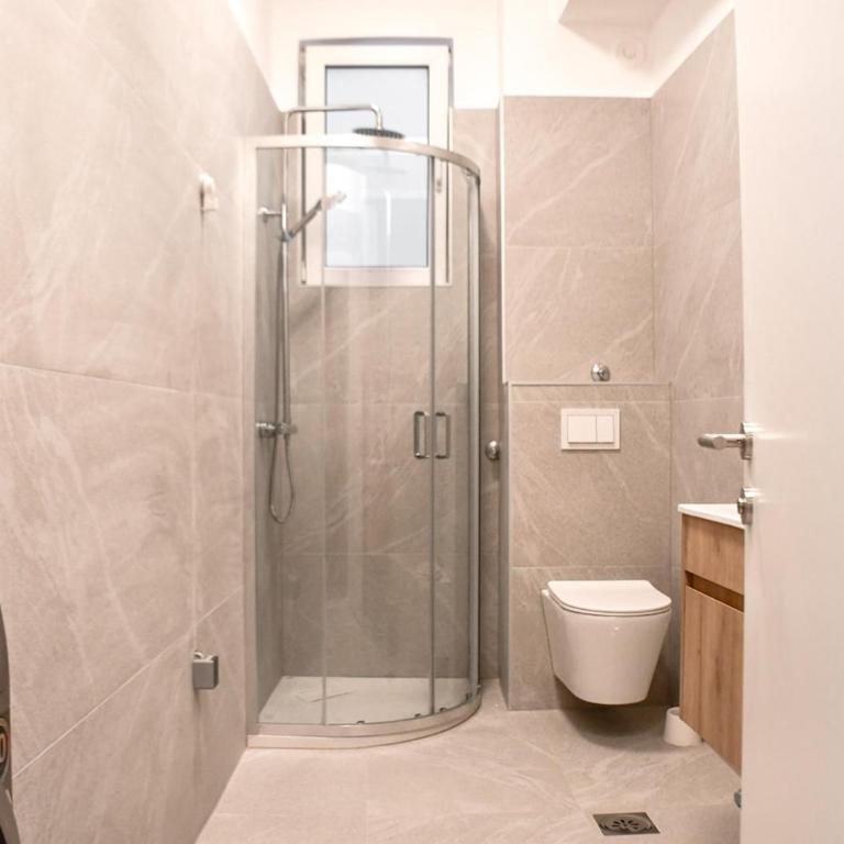 Apartman StarMo - 5 min walk to Old Bridge - Two-Bedroom Apartment with Balcony - 7