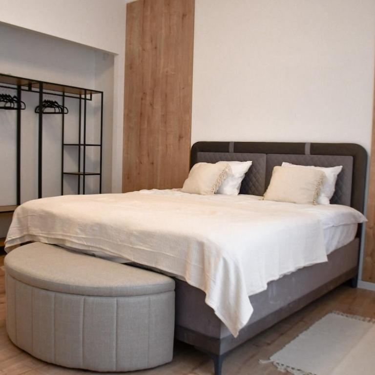 Apartman StarMo - 5 min walk to Old Bridge - Two-Bedroom Apartment with Balcony - 8
