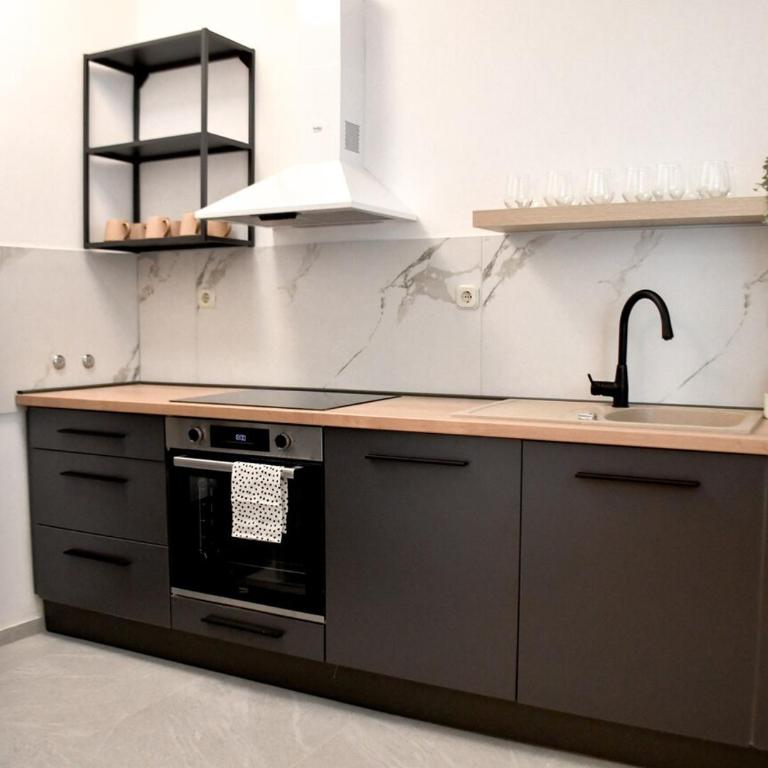 Apartman StarMo - 5 min walk to Old Bridge - Two-Bedroom Apartment with Balcony - 9