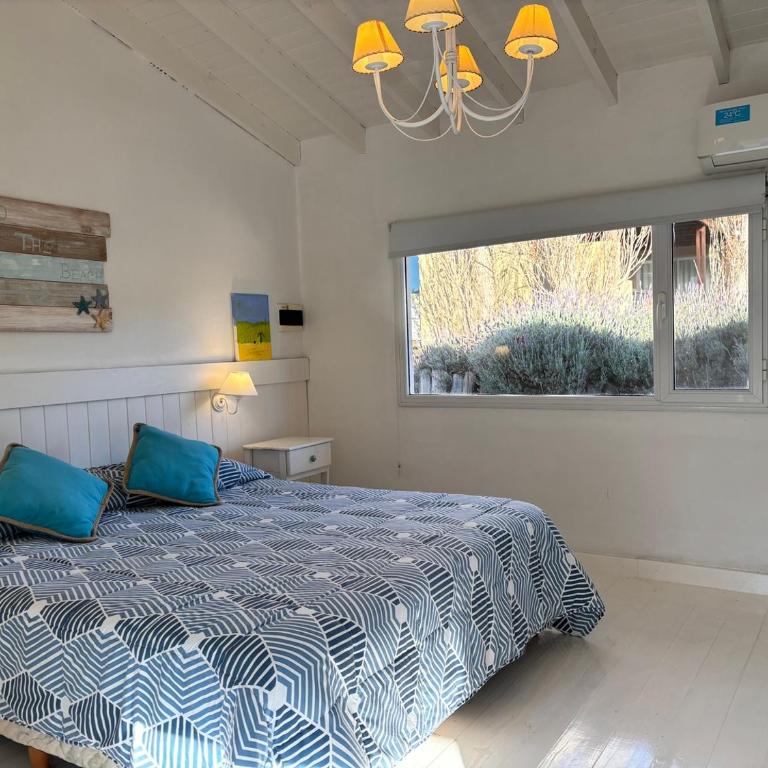 Casa luminosa con pileta y estilo mediterráneo en Costa Esmeralda - Casa de 3 dormitorios - 21
