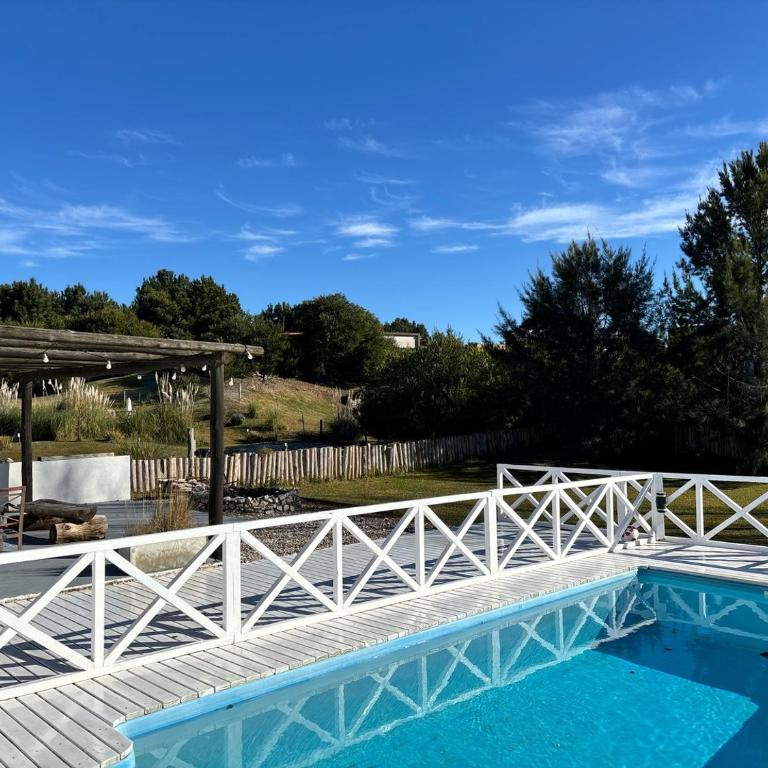 Casa luminosa con pileta y estilo mediterráneo en Costa Esmeralda - Casa de 3 dormitorios - 45