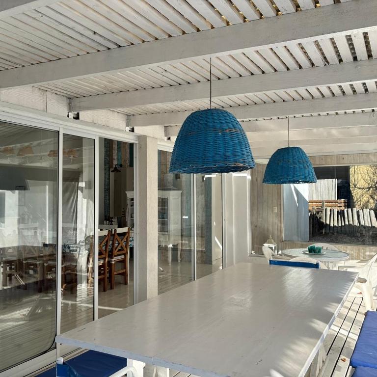 Casa luminosa con pileta y estilo mediterráneo en Costa Esmeralda - Casa de 3 dormitorios - 41