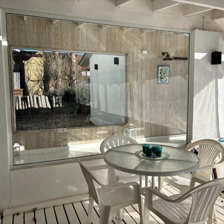Casa luminosa con pileta y estilo mediterráneo en Costa Esmeralda - Casa de 3 dormitorios - 40