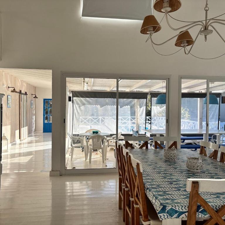 Casa luminosa con pileta y estilo mediterráneo en Costa Esmeralda - Casa de 3 dormitorios - 39