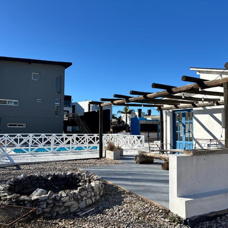 Casa luminosa con pileta y estilo mediterráneo en Costa Esmeralda - Casa de 3 dormitorios - 5