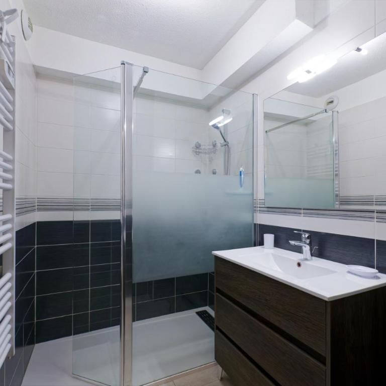 Au bon endroit N1 - Appartement 2 pièces 5 à 7 personnes - proche pistes - coeur station - balcon - Appartement 1 Chambre - 12