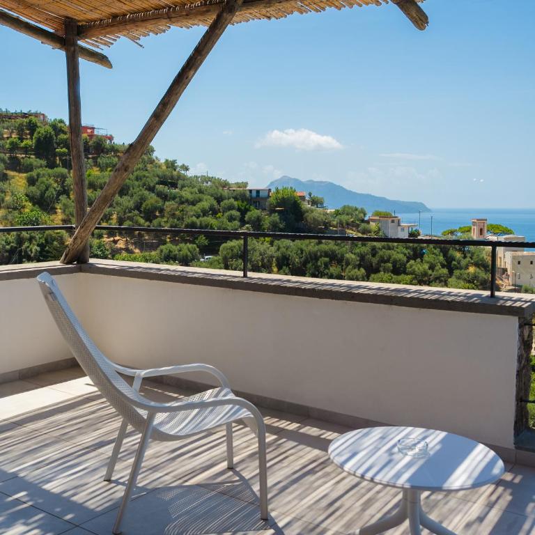 Casa Clementina Marciano - Camera Matrimoniale Deluxe con Balcone e Vista Mare - 3
