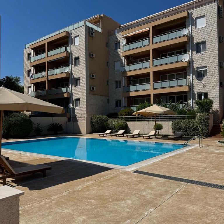 Sadutas Bečići - Two-Bedroom Apartment - 1