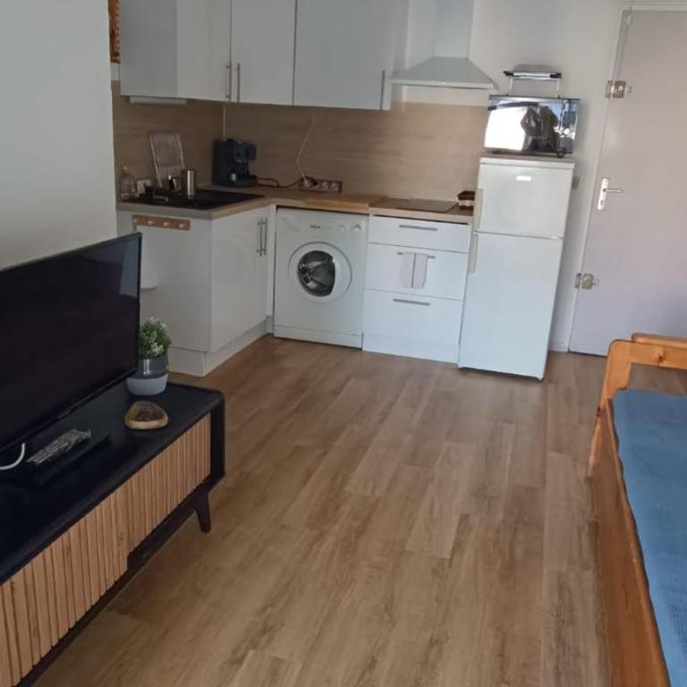 appartement proche mer 4 couchages, climatisé,piscine, et parking - Appartamento con 1 Camera da Letto - 4