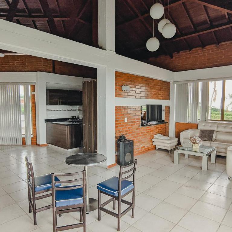 Condominio la Castilla en Cerritos - Casa de 5 dormitorios - 2