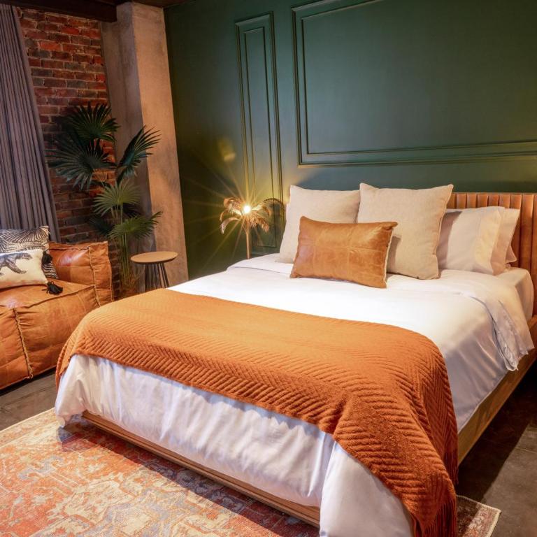 The Host Medellin - Deluxe Double Room - 4