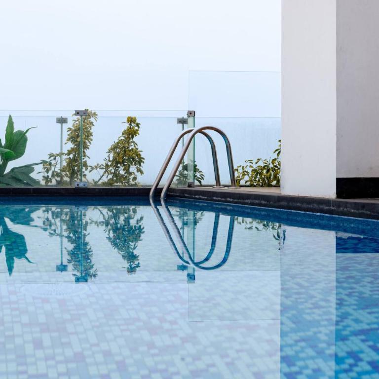 BSR Romantic Escape Flat w/ Rooftop Pool - Apartment - 1